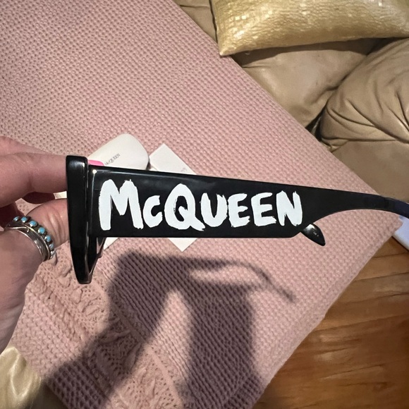 Alexander McQueen Graffiti Bold Black Sunglasses - Picture 4 of 7